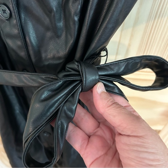 DKNY Short Puff Sleeve Faux Leather Button Down Dress. Size 4. - Picture 9 of 16